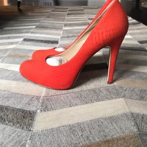 Like new snake skin imprinted red pumps